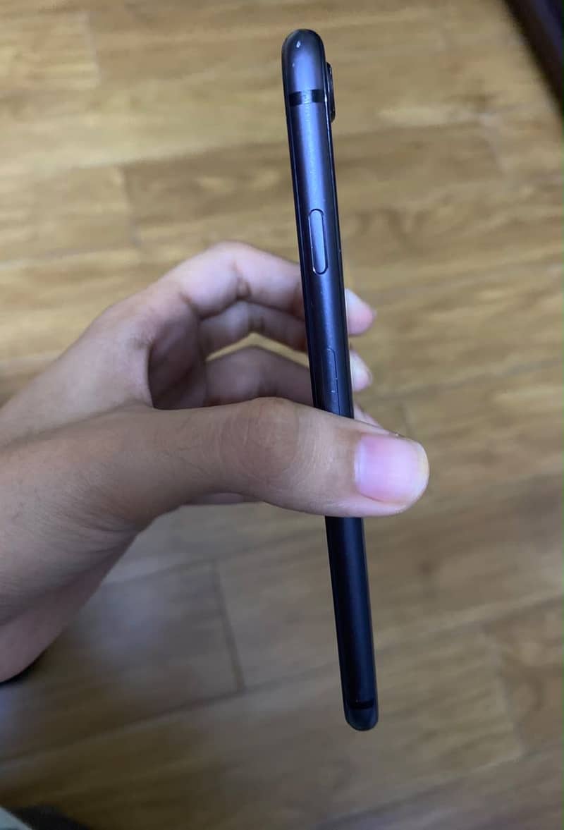 Apple iPhone 8 1
