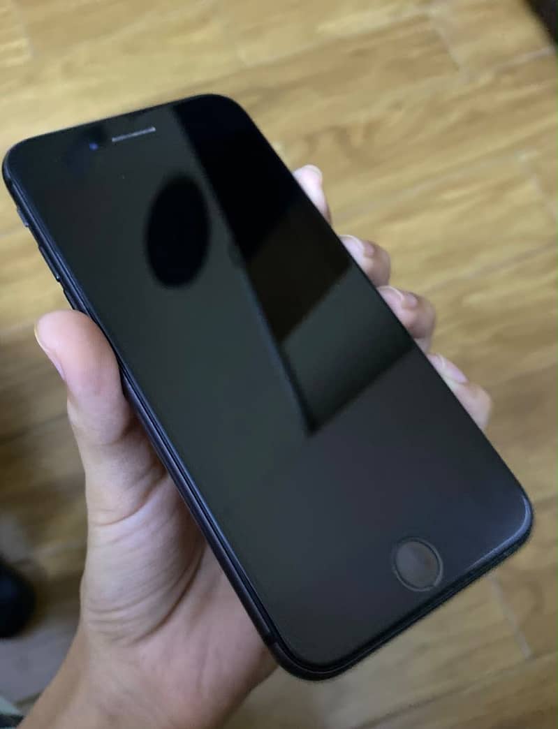 Apple iPhone 8 3