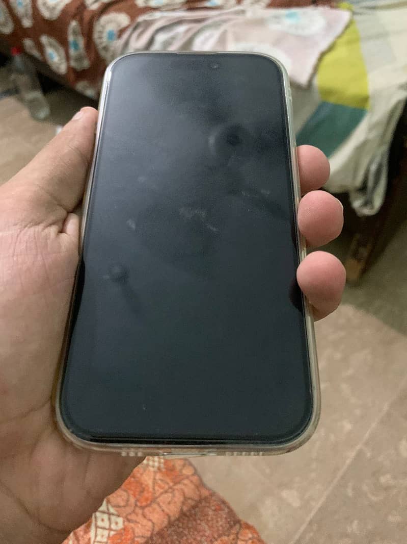 Apple iPhone 16 Pro 1