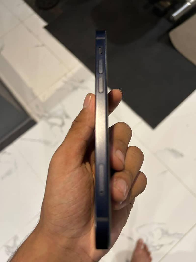 Apple iPhone 12 2