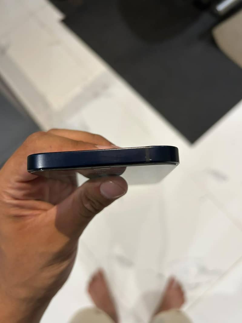 Apple iPhone 12 3
