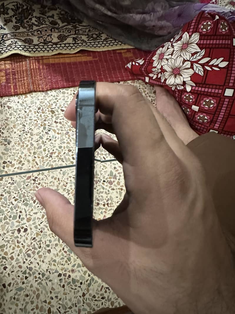 iPhone 12 Pro 4