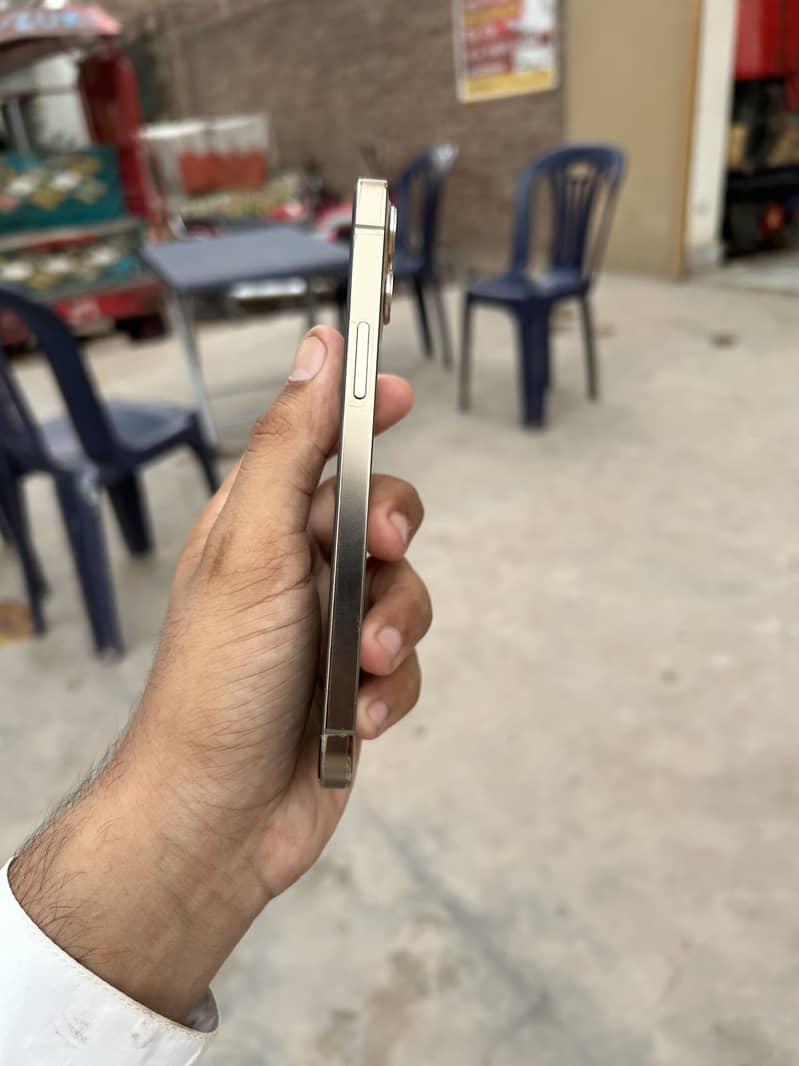 Apple iPhone 12 Pro 3