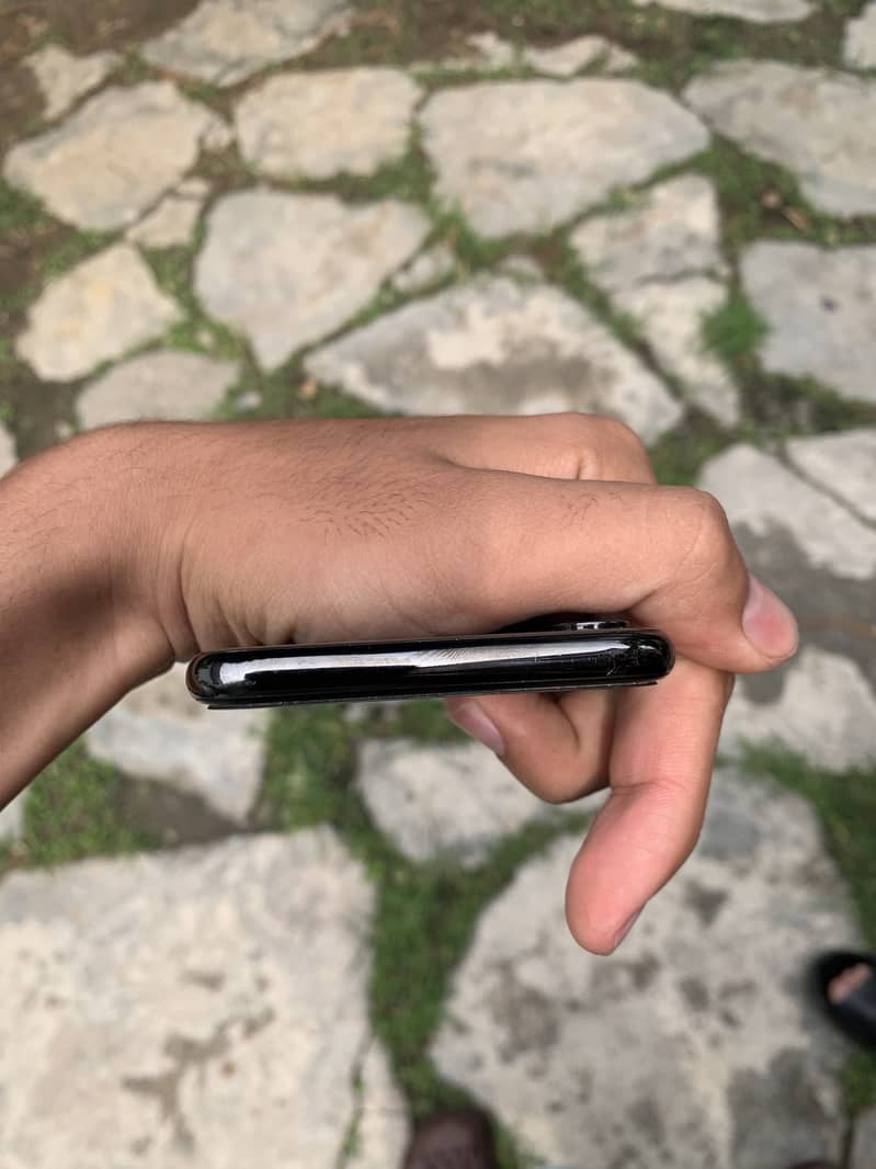 Apple iPhone X 5