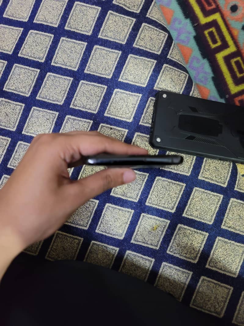 Samsung Mobile Note 8 4