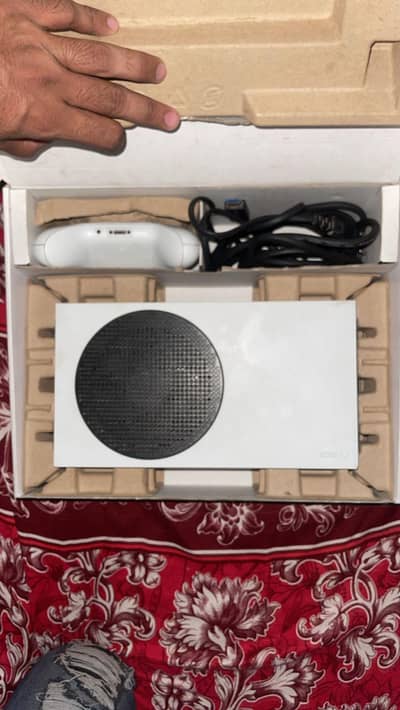 Xbox series s with original controller sealed condition 10/10