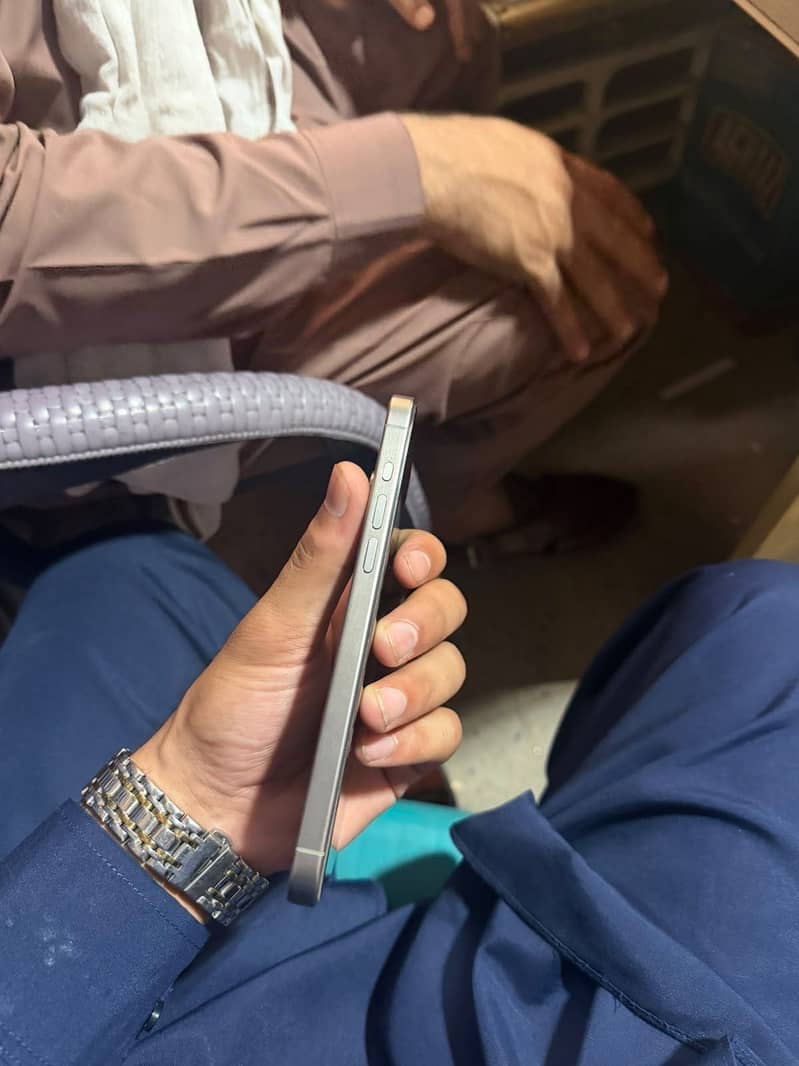 Apple iPhone 15 Pro Max 2