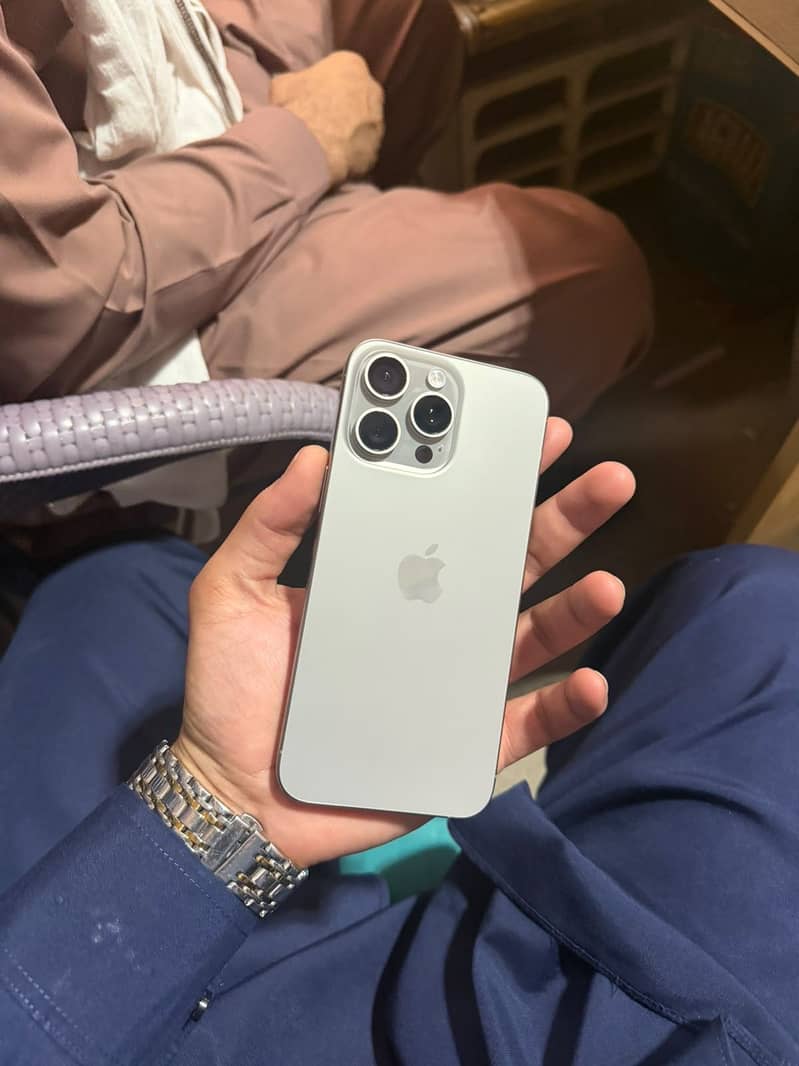 Apple iPhone 15 Pro Max 5