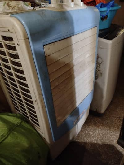 air coller medium size 1 season use only plastic body