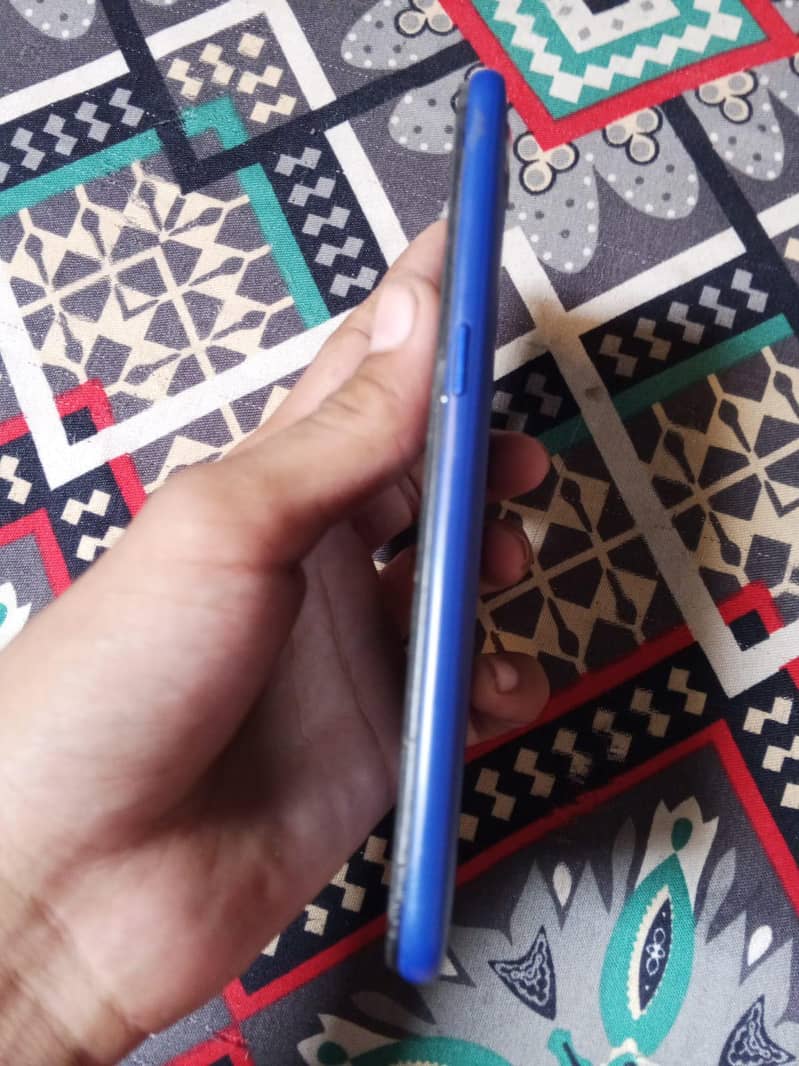 Realme C2 4