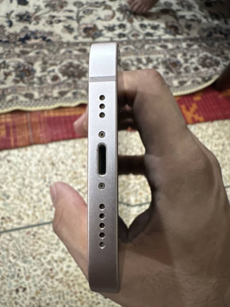 iPhone 13 4