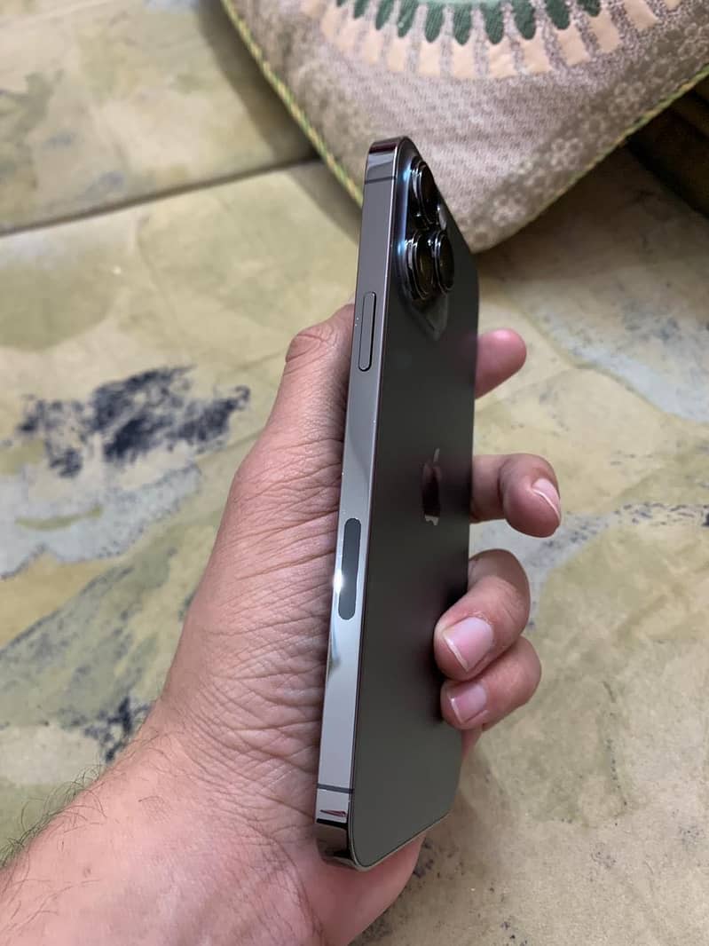 Apple iPhone 13 Pro Max 1