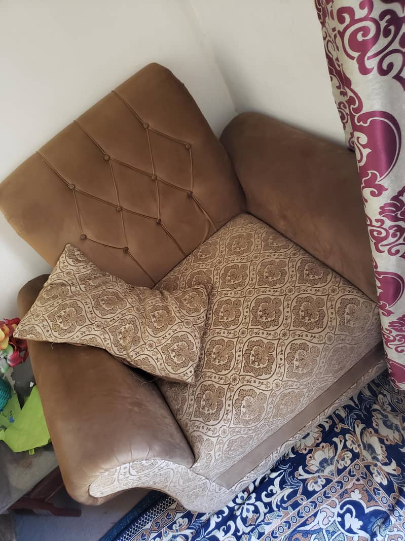 sofa. 5