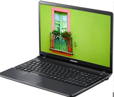 Samsung NP300E5C (i5 3rd 4GB 320GB HDD 15.6 HD 9.5/10 )