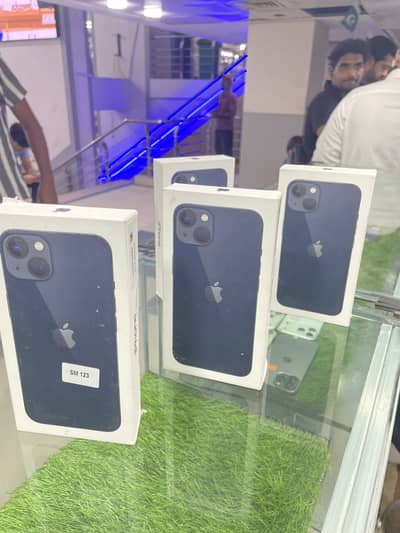 Apple iPhone 13