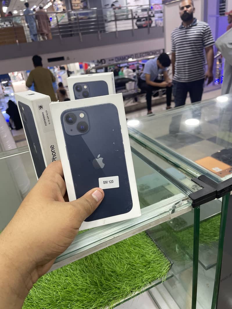 Apple iPhone 13 2