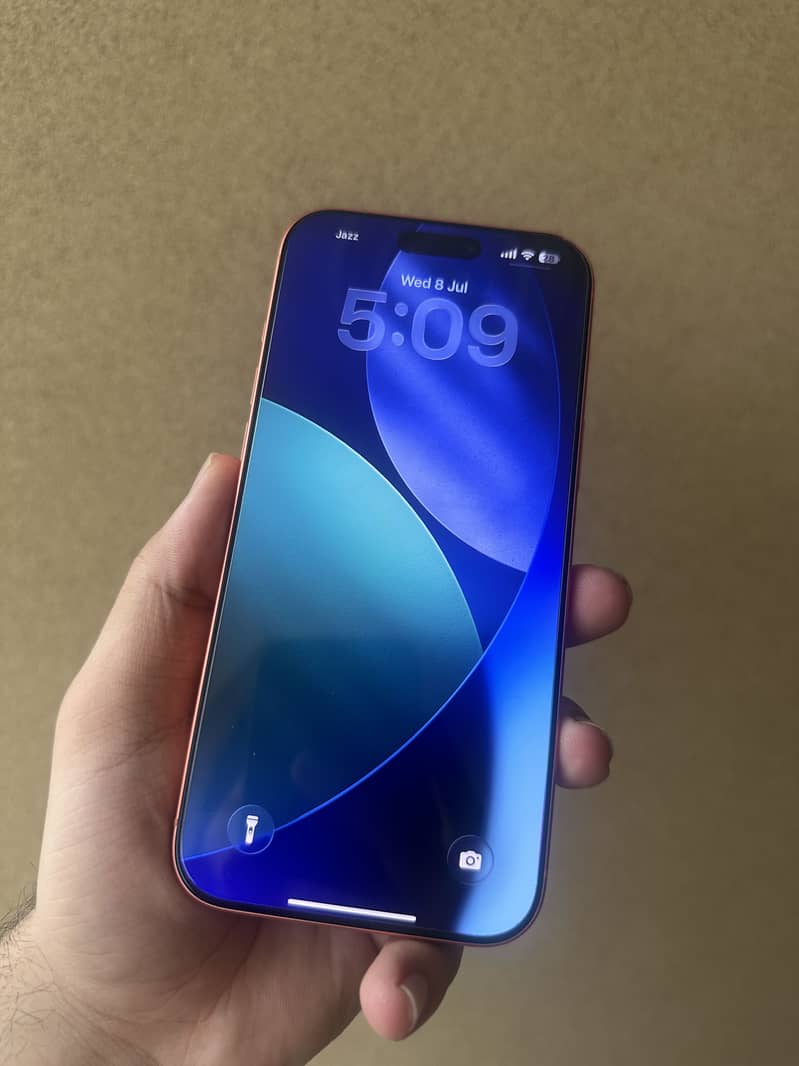 Apple iPhone 17 Pro Max 4