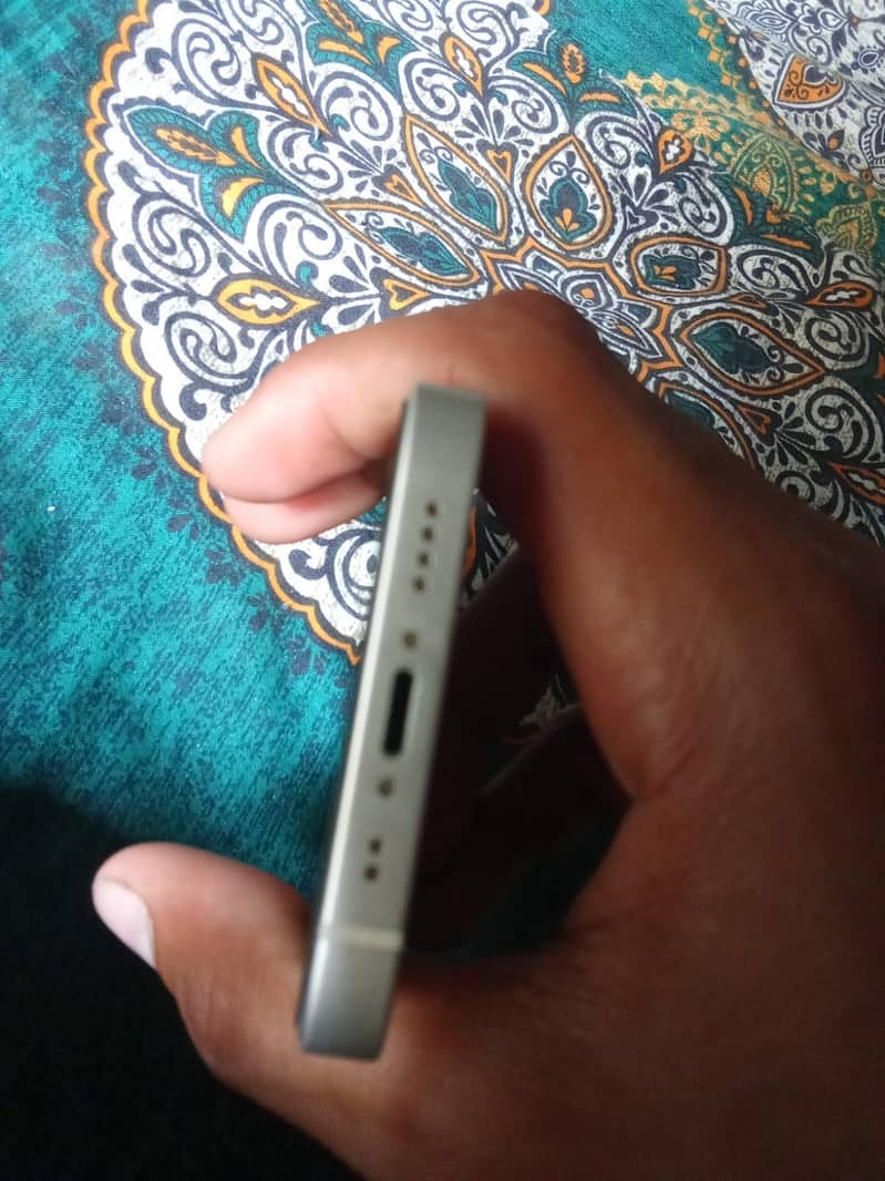 Apple iPhone 12 mini 4