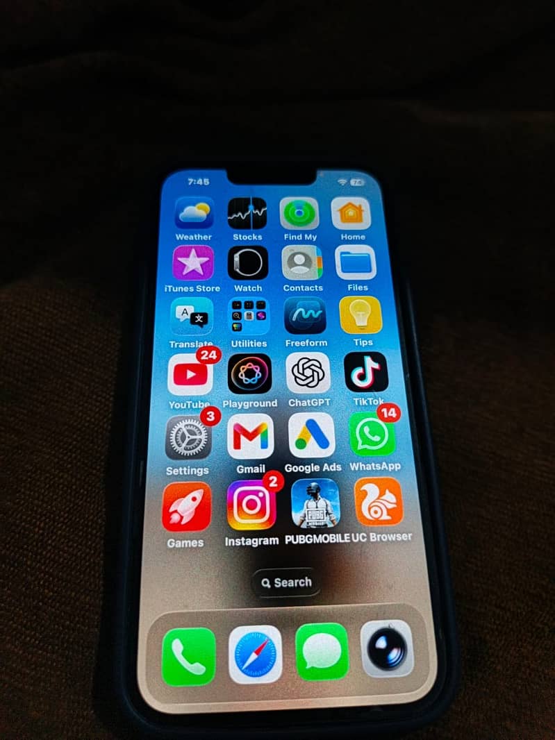 Apple iPhone 16e 0