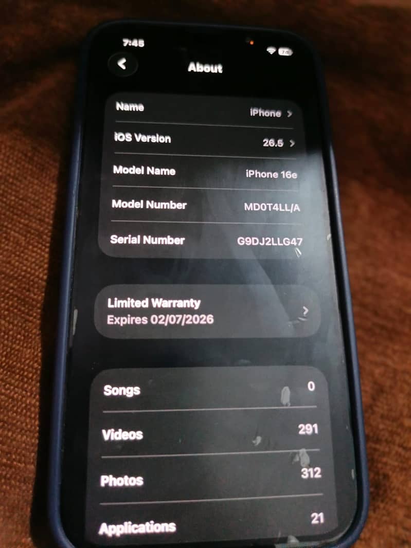 Apple iPhone 16e 8