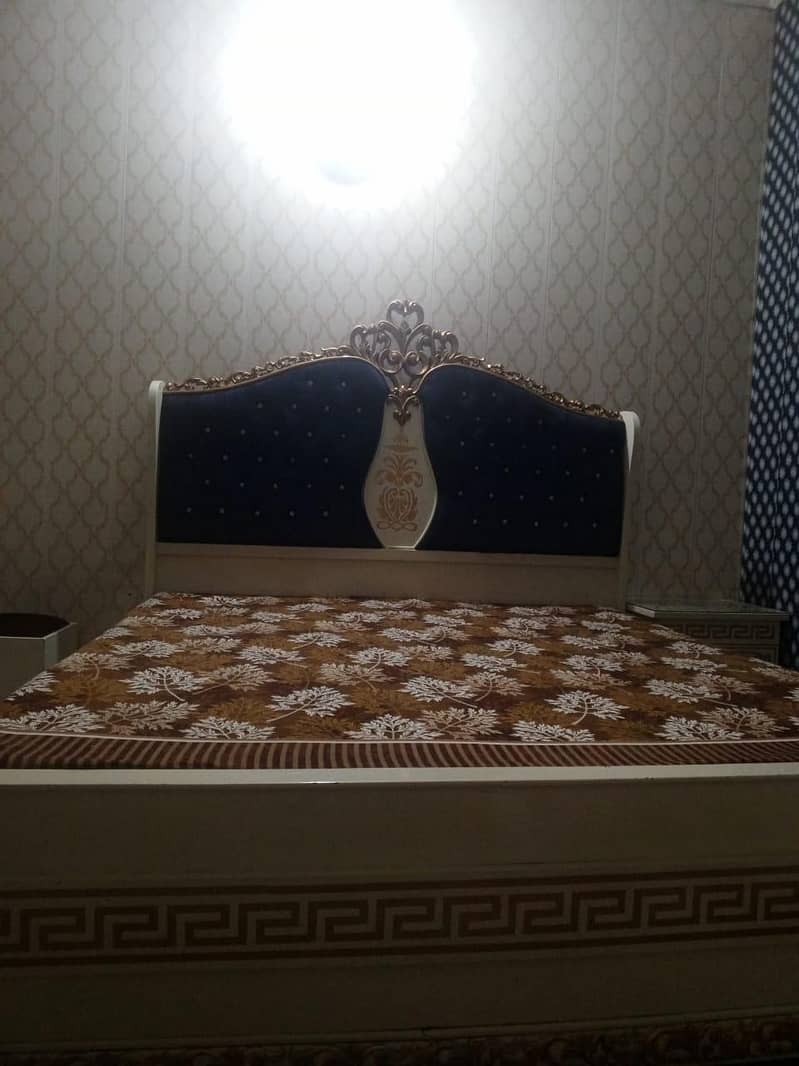 bed set with dressing table 0