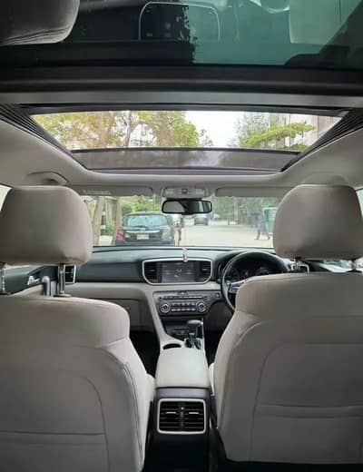 KIA Sportage FWD 2021 | Top of the Line with sunroof | Low Mileage