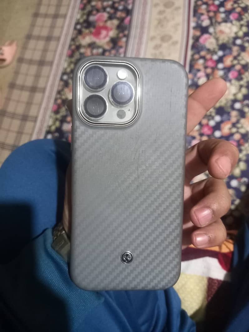 Apple iPhone 16 Pro Max 2