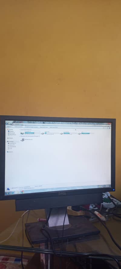 Computer ha full CPU bi LCD bi acha chal re ha dono