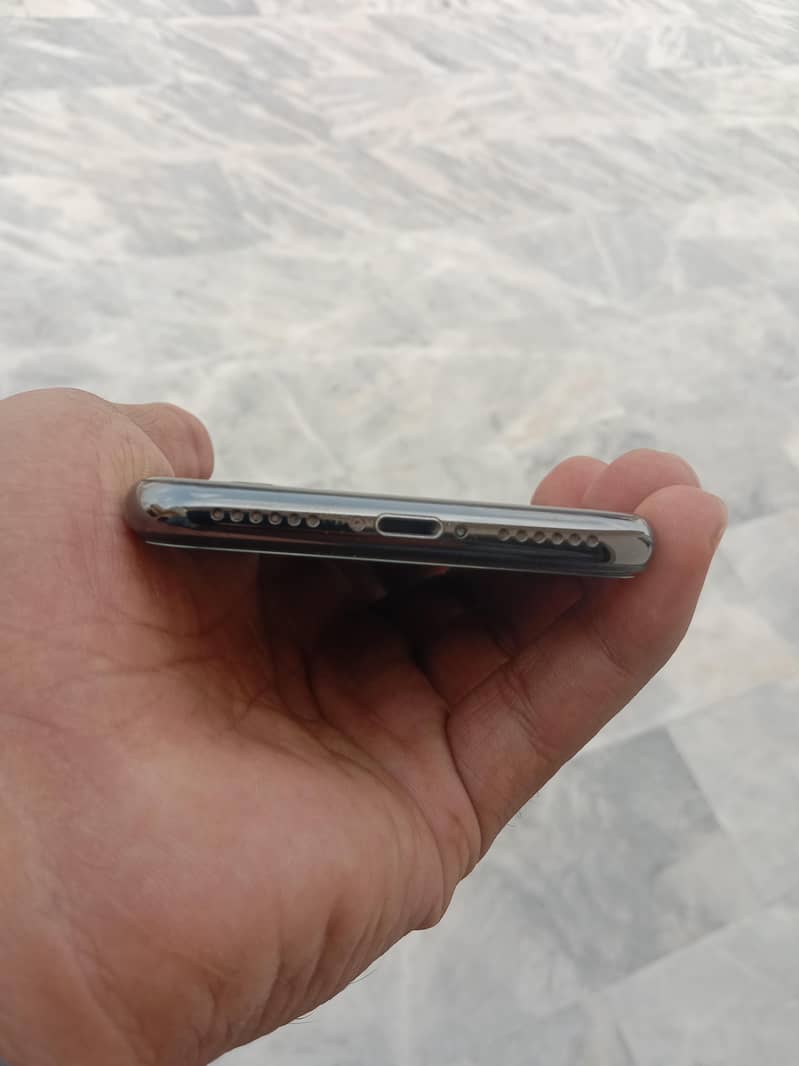 Apple iPhone X 3
