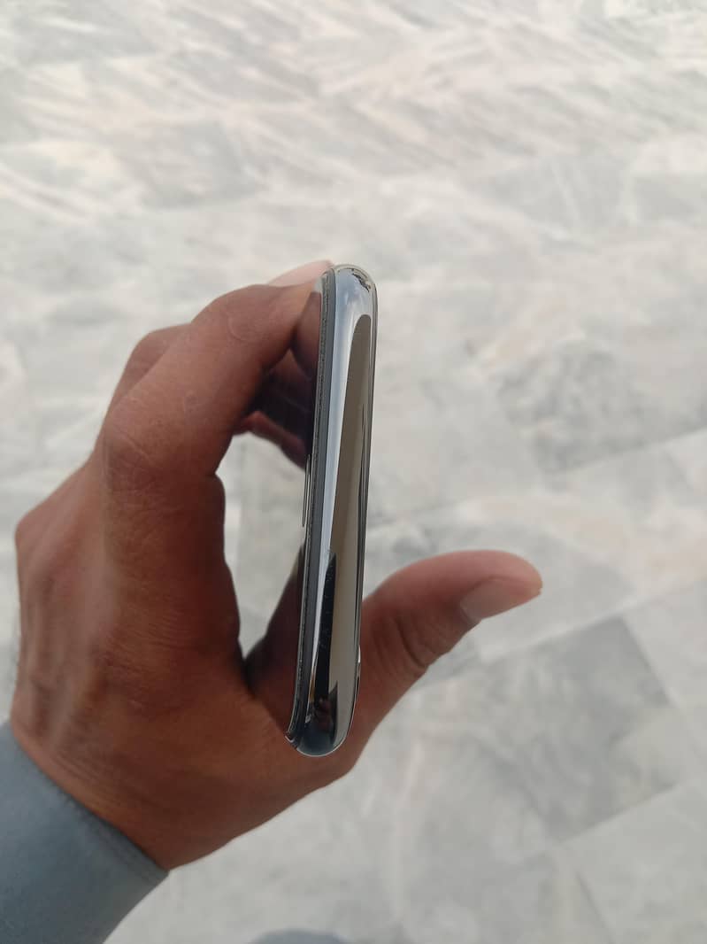 Apple iPhone X 4