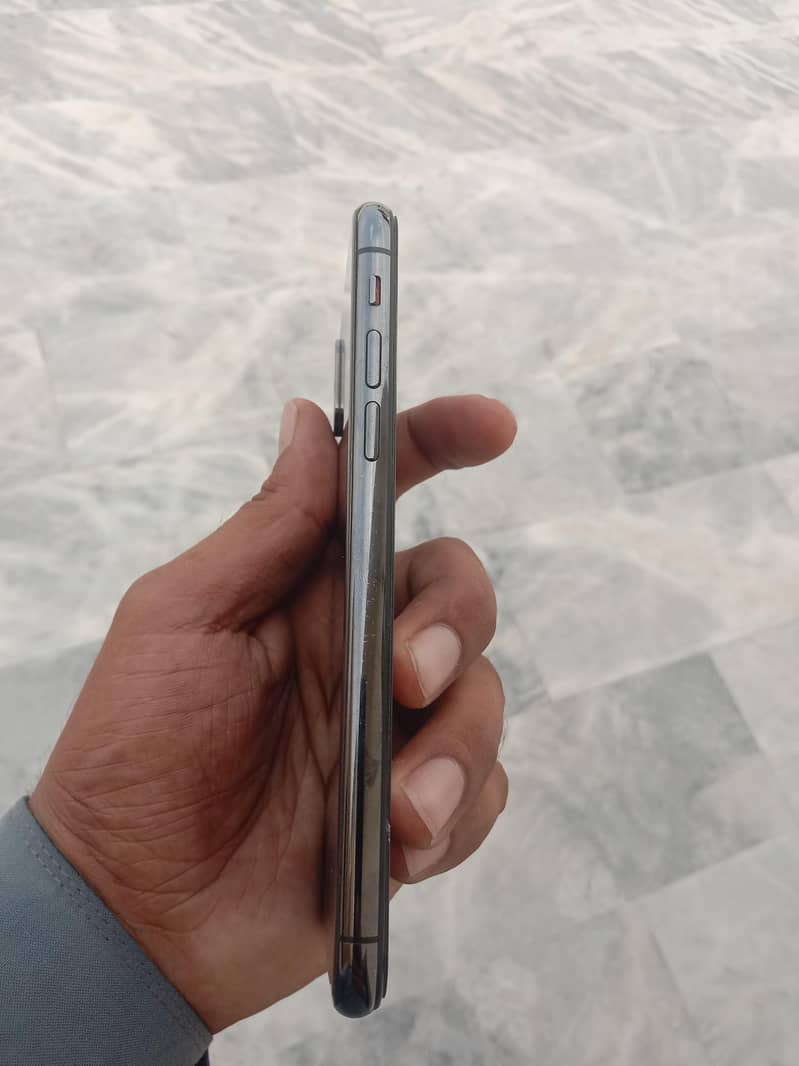 Apple iPhone X 5
