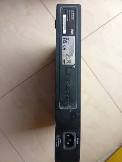 Linksys SR216 16-Port 10/100 Switch