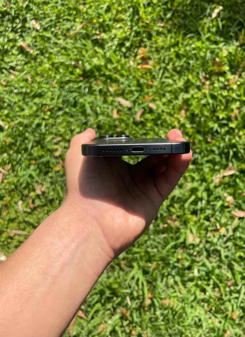 Apple iPhone 15 Pro Max 1