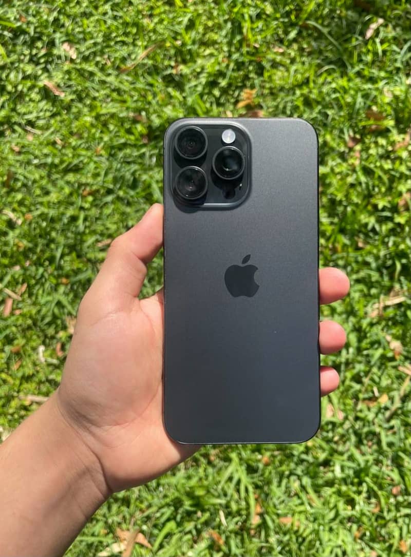 Apple iPhone 15 Pro Max 2