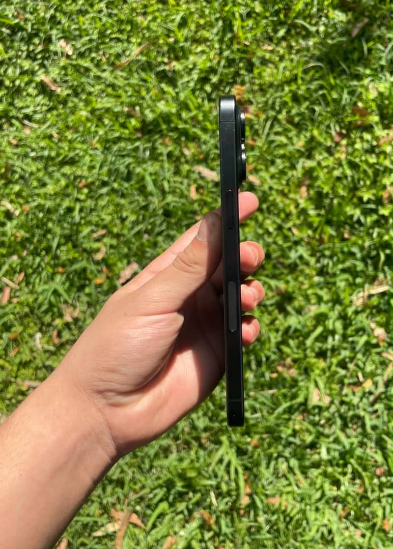 Apple iPhone 15 Pro Max 3