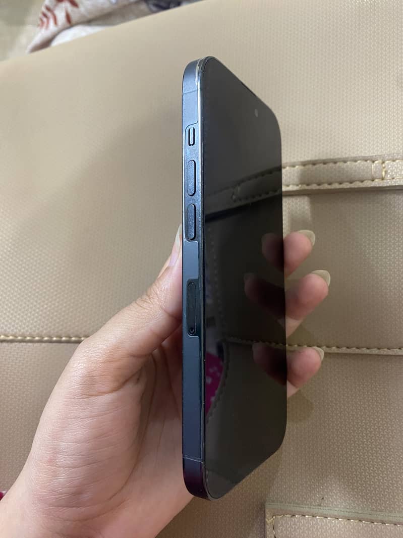 Apple iPhone 14 Pro 2