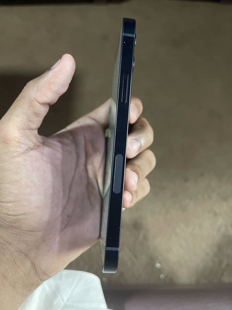 Apple iPhone 12 2