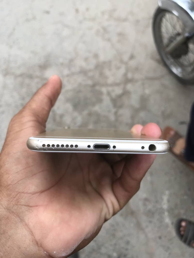 Apple iPhone 6 Plus 4