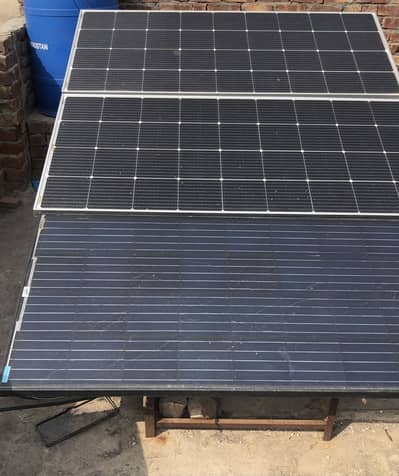 Ups,controller60 amp,battery , panels 12 volt with stand and wire