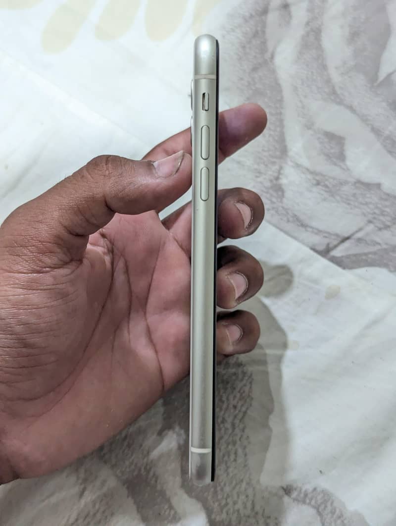Apple iPhone 11 0