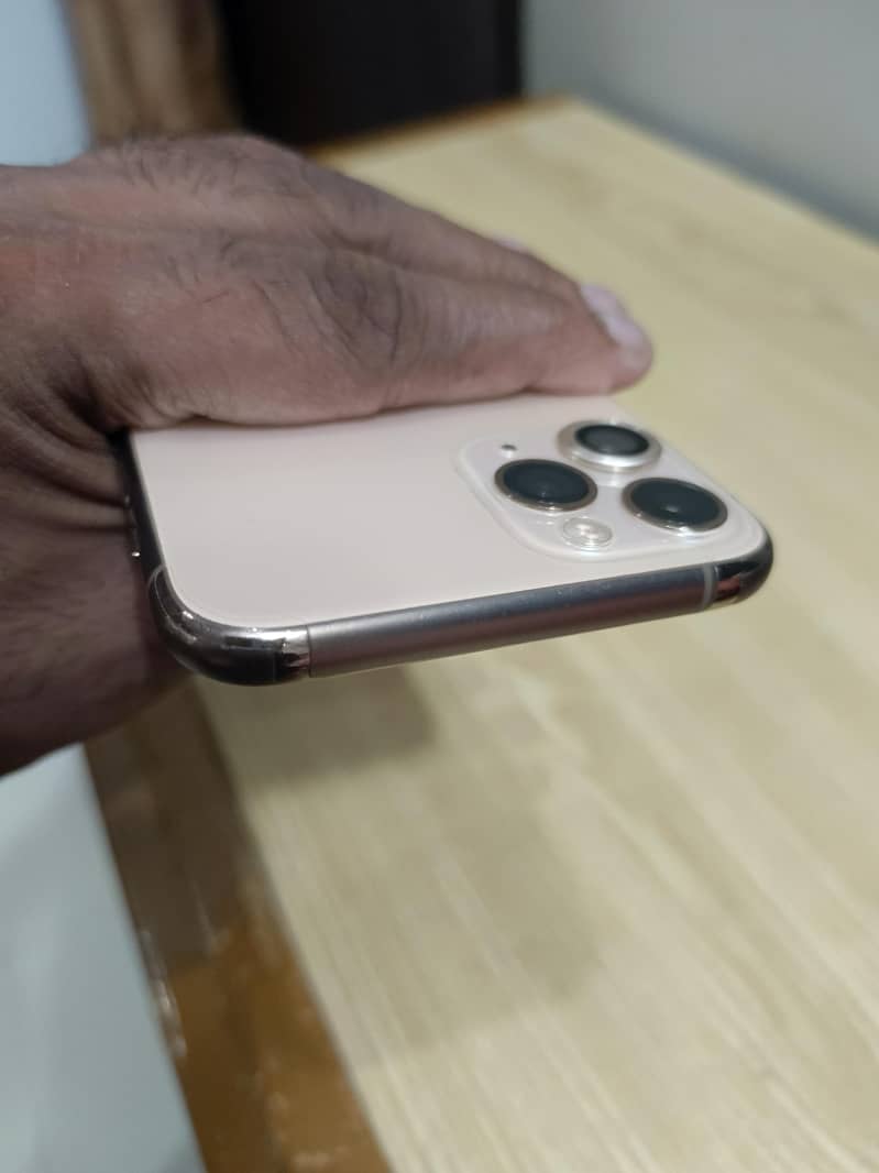 Apple iPhone 11 Pro 2