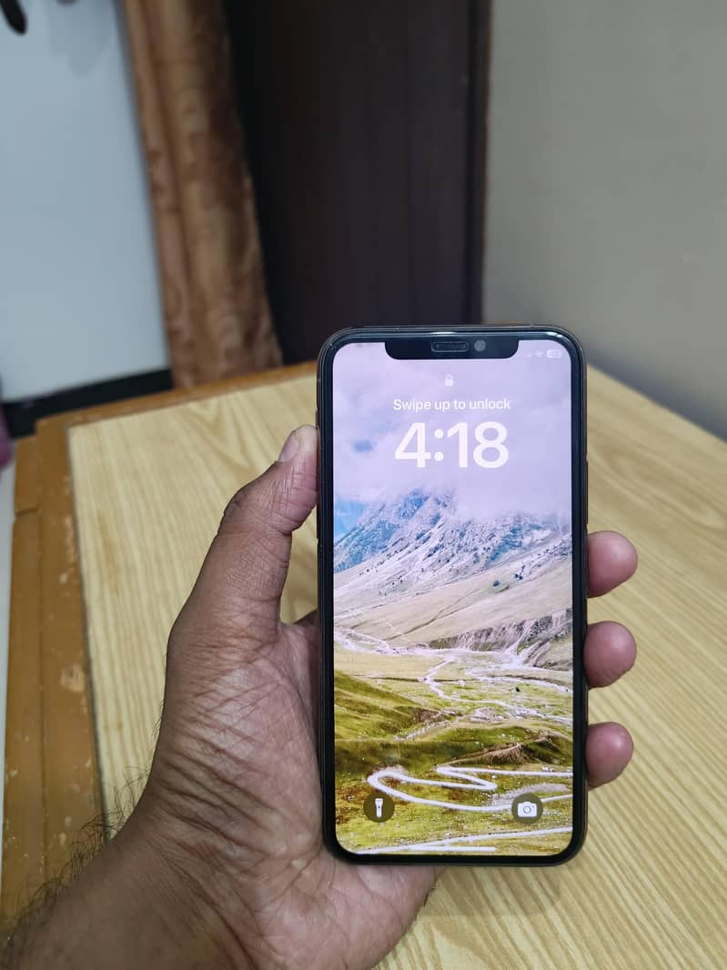 Apple iPhone 11 Pro 4