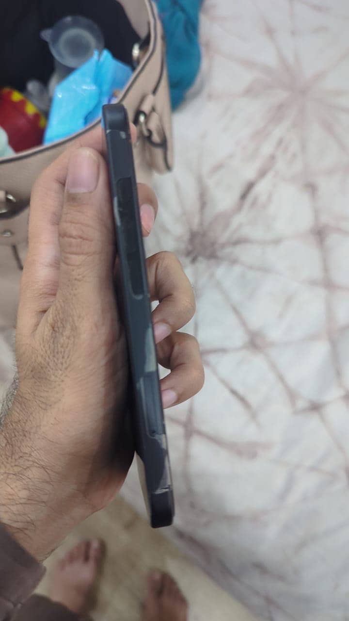 Apple iPhone 16 2