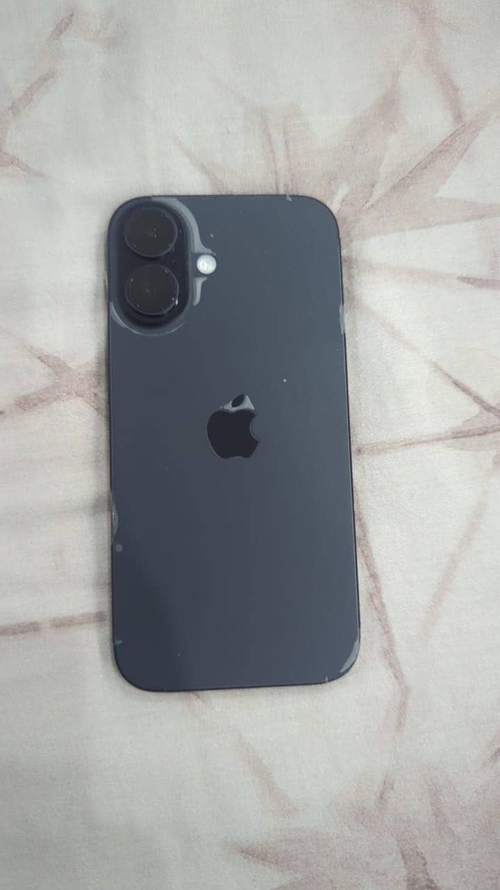 Apple iPhone 16 3