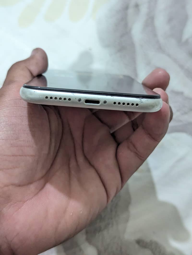 Apple iPhone 11 8