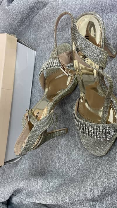 Insignia shoes size 36(6)