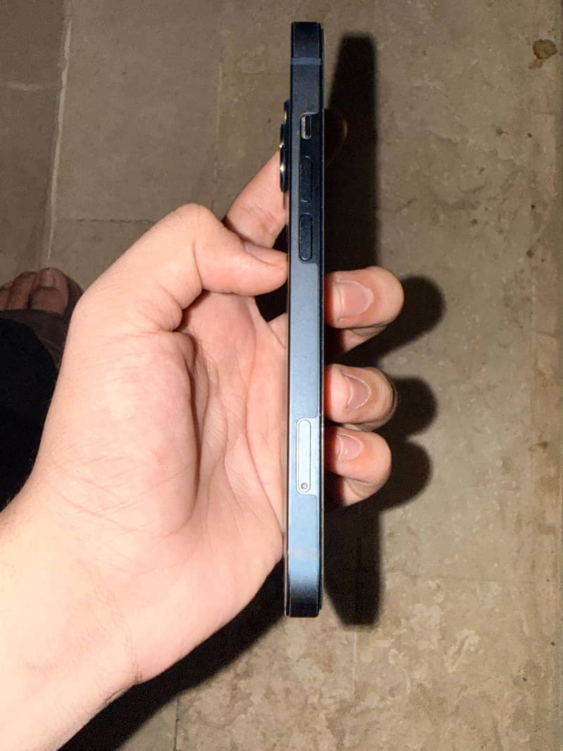 Apple iPhone 13 2