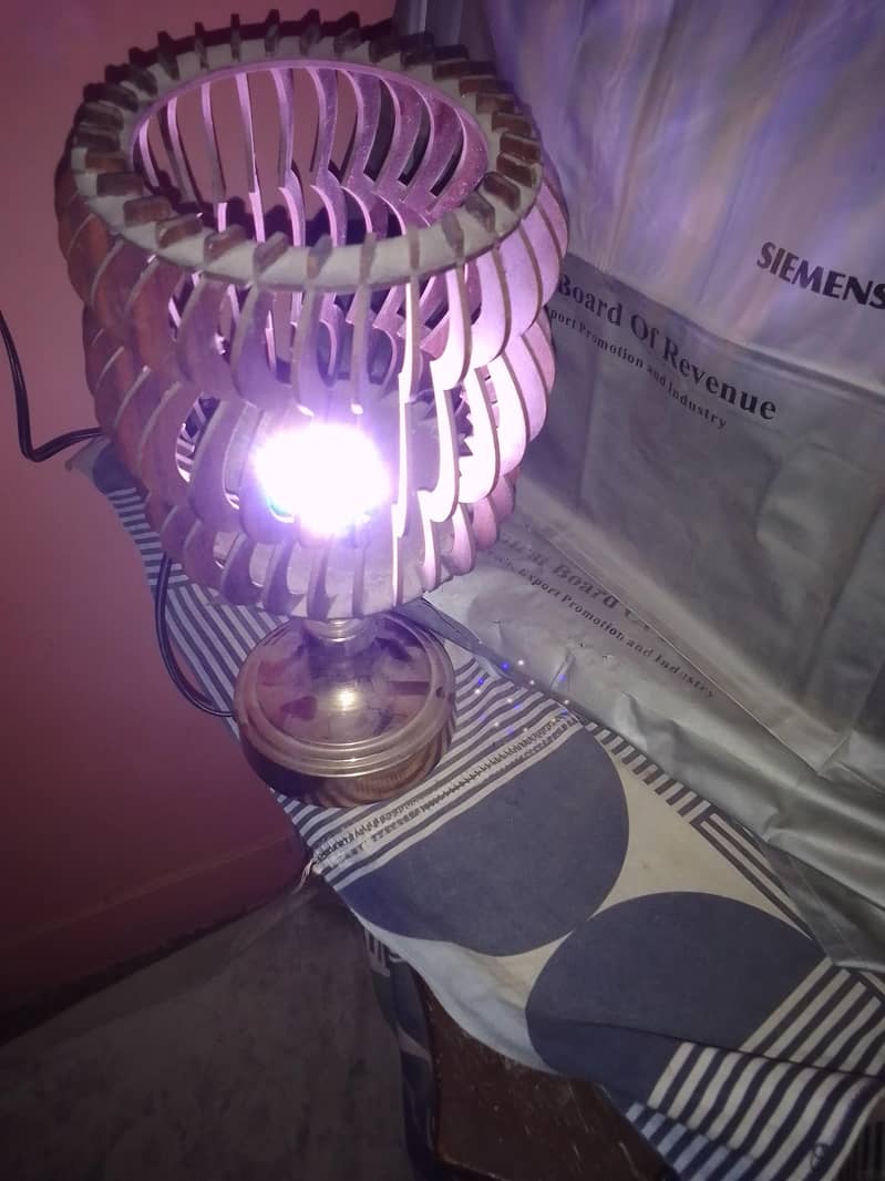 Table lamp 0