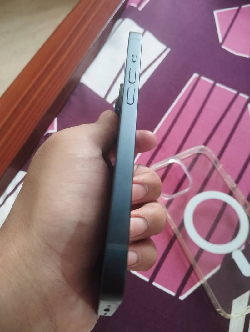 Apple iPhone 14 3