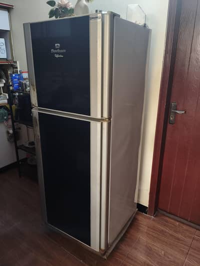 Dawlance jambo size fridge with stand